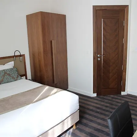 Отель Art Eiffel Париж