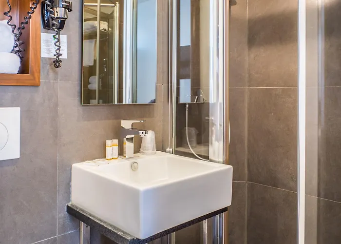 Отель Art Eiffel