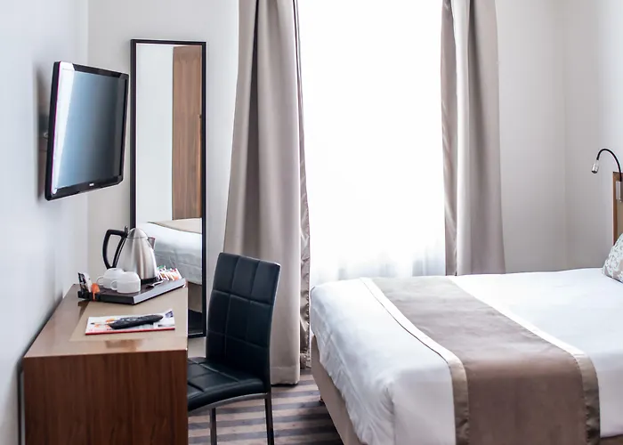 Отель Art Eiffel