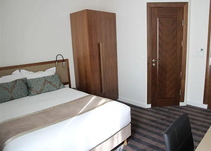 Отель Art Eiffel 3*